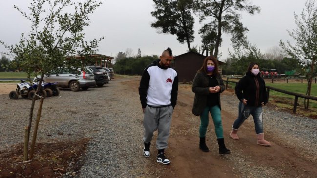 San Clemente selló compromiso para el desarrollo del deporte con Arturo Vidal