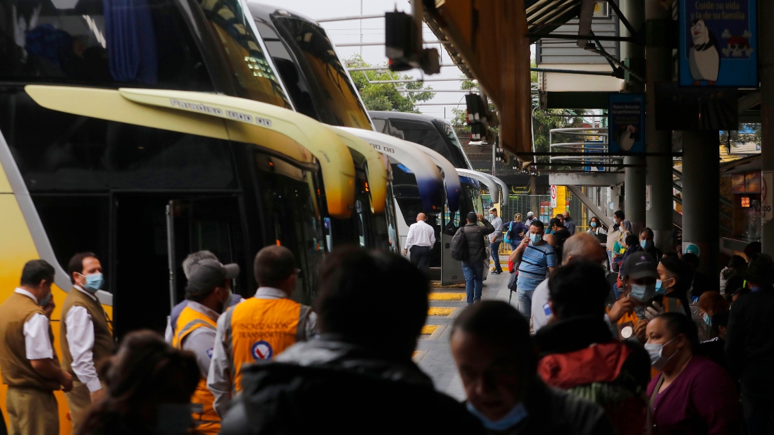 Autoridad del Biobío busca a personas que viajaron en bus con contacto estrecho de variante Delta