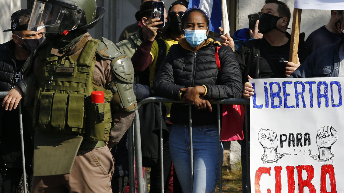 Enfrentamientos frente al Consulado de Cuba terminan con dos detenidos y tres lesionados