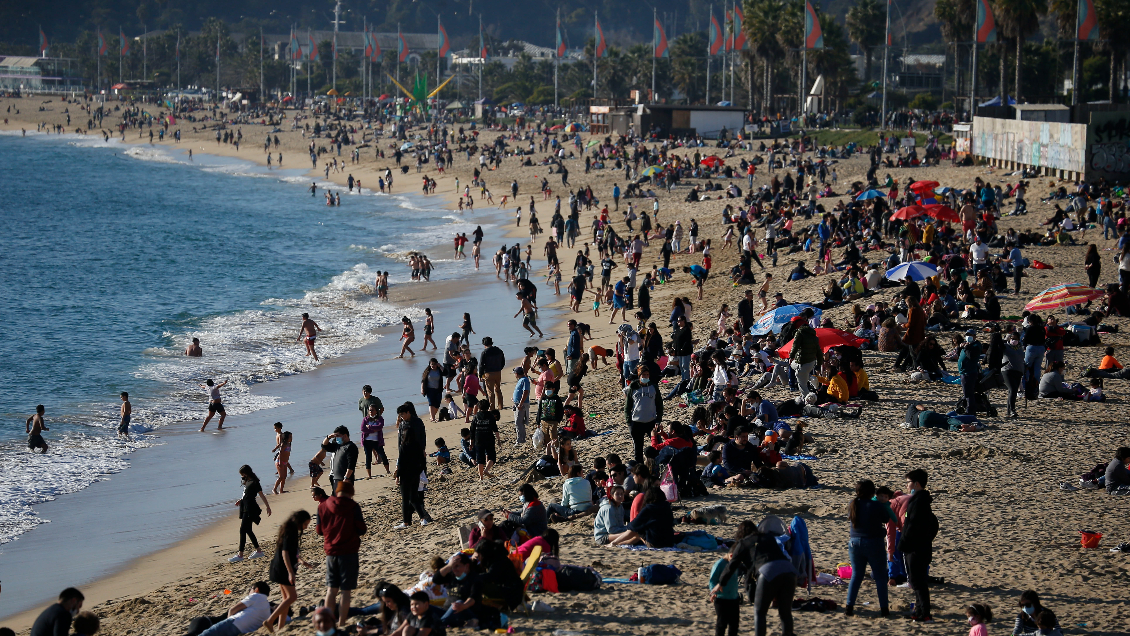 Siguen mejorando las cifras Covid: Positividad cayó a nivel récord de 3%