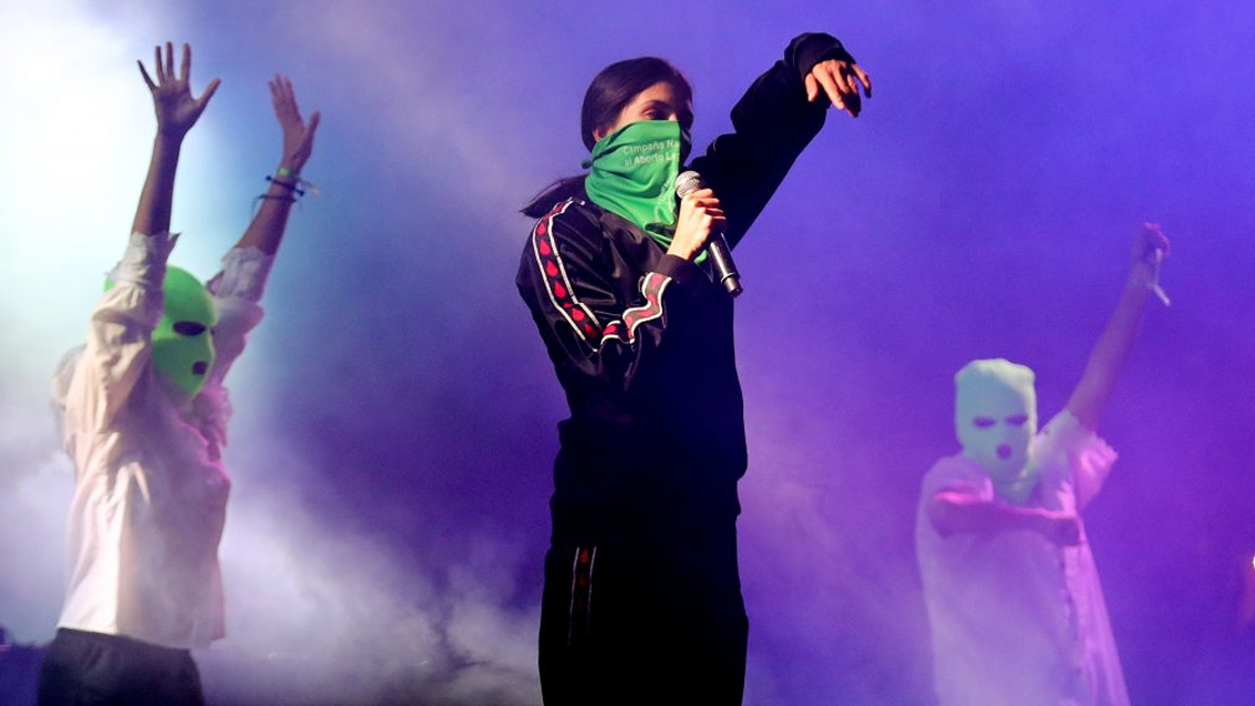 Miembro de Pussy Riot abandonó Rusia por la persecución policial