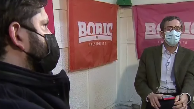 Matías del Río equivocó pregunta a Boric quien lo corrigió