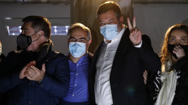 Equipo de Sichel descarta acuerdo con Kast, mientras RN avisa que 