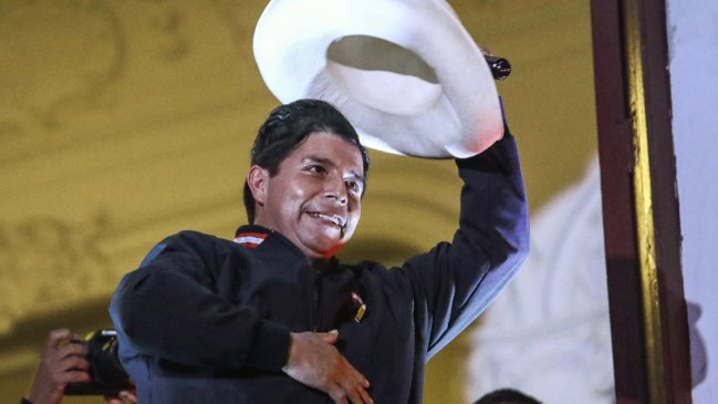   Un mes y medio después, Pedro Castillo es proclamado presidente electo de Perú 