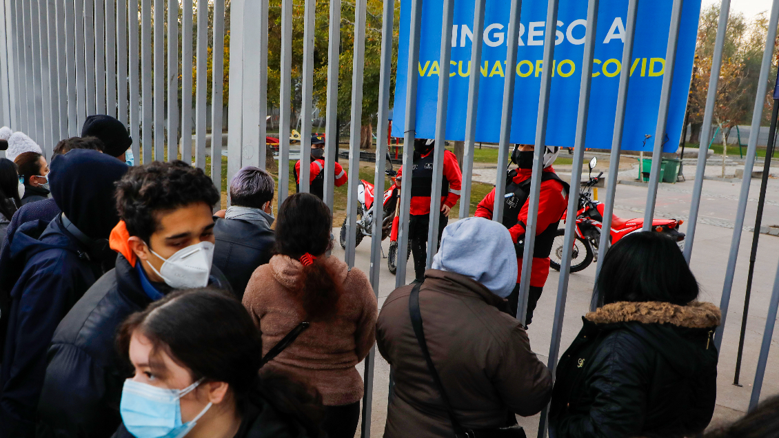 Municipios acusan quiebre de stock de la vacuna Pfizer: Este jueves llegaron más dosis