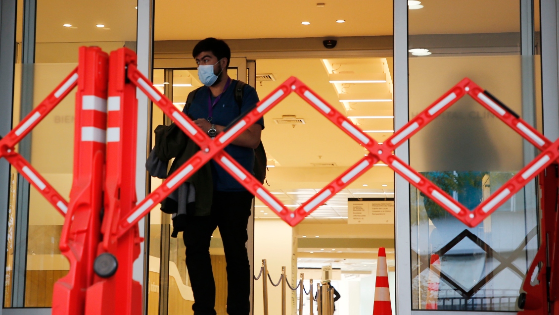 Aulas hospitalarias denuncian recortes de presupuesto: Mineduc dice que hay menos estudiantes