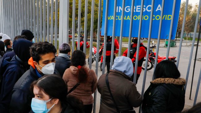 Municipios acusan quiebre de stock de la vacuna Pfizer: Este jueves llegaron más dosis