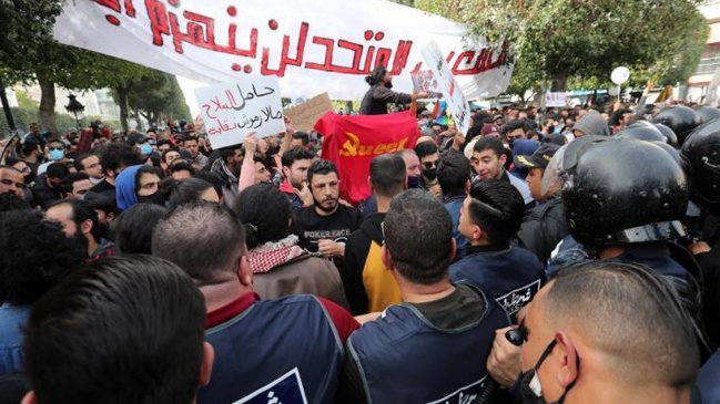  Crisis en Túnez: Presidente cesó al primer ministro y suspendió el Congreso tras protestas  
