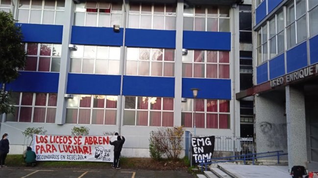 Estudiantes se tomaron el Liceo Enrique Molina de Concepción