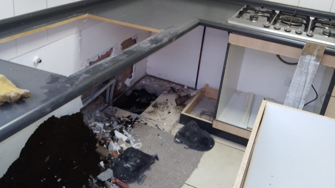 Familias acusan que sus casas se inundan por filtraciones de cañerías en San Pedro de la Paz