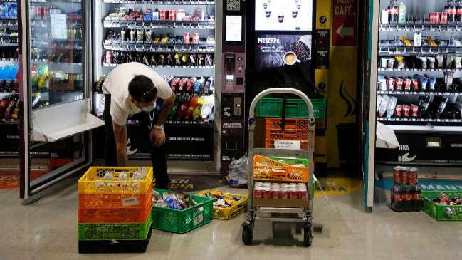 Tasa de desempleo en Santiago cayó a 10,1%: mercado laboral se habría estancado