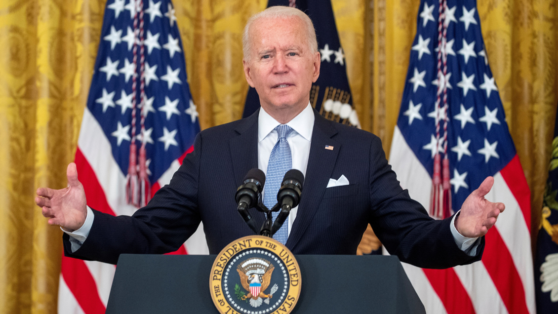 Biden no descarta que el Gobierno pueda hacer obligatoria la vacunación anti-Covid en EEUU