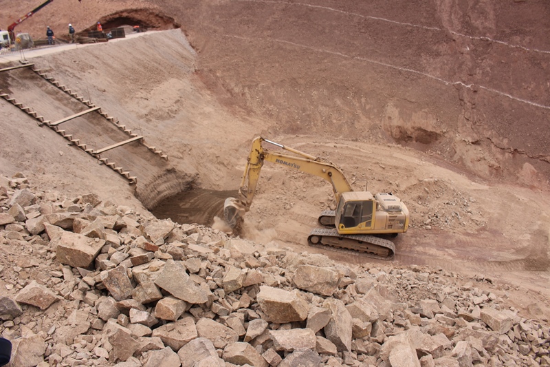 Construcción de muros aluvionales en Iquique presentan 50% de avance