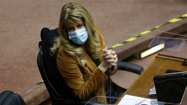 Senadora Rincón pide abordar exenciones tributarias para financiar aumento de pensiones