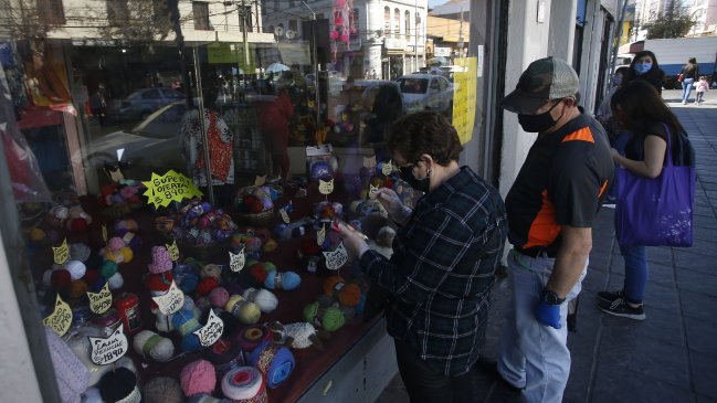 Expertos atribuyen histórico Imacec a baja base de comparación y alza del consumo