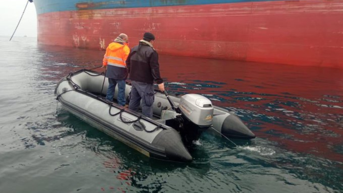 Autoridades reportaron fuga de diesel en Quintero: combustible cayó al mar