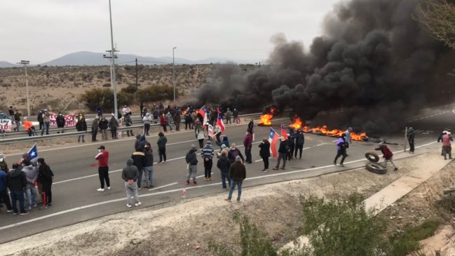 Pescadores artesanales continúan manifestaciones y levantan barricadas en Talcahuano