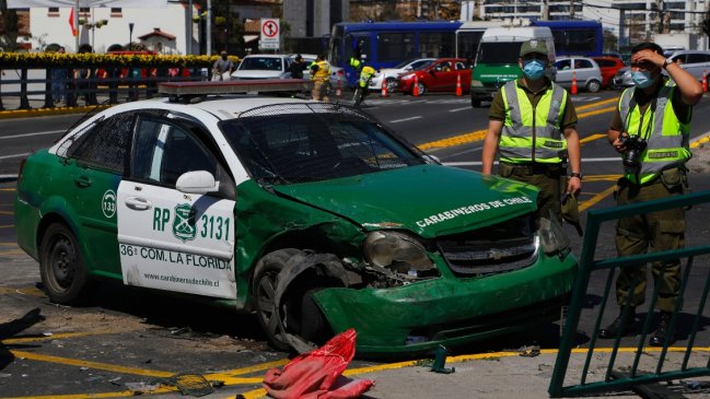 Portonazo en Recoleta terminó con un choque entre auto particular y patrulla policial