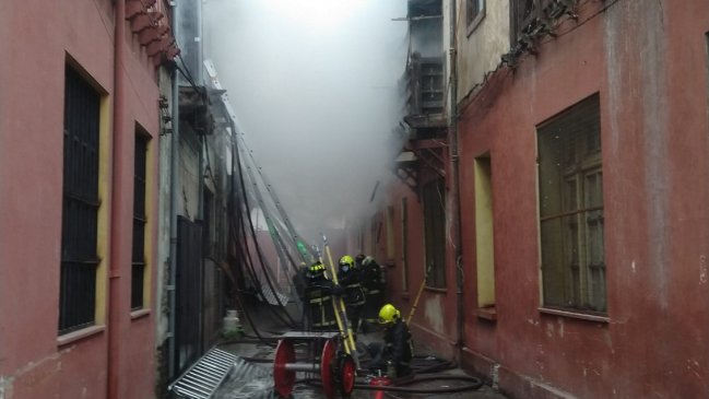 Tras incendio en cité, alcalde pide regular subarriendos para evitar abusos