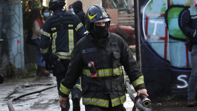 Incendio afectó a cuatro viviendas en Recoleta