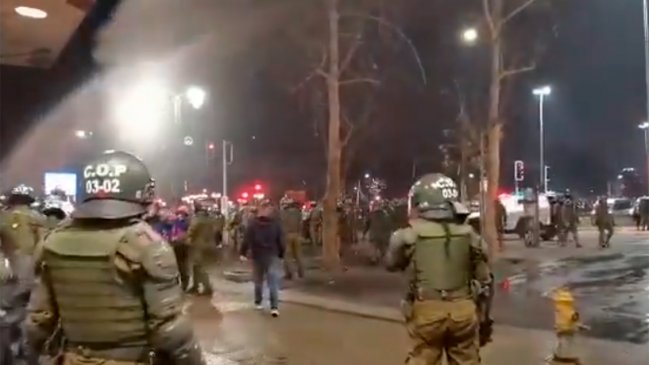 Incidentes en Plaza Baquedano tras protesta por los presos del estallido
