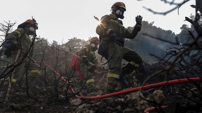 Al menos ocho desaparecidos en zona afectada por enorme incendio en California