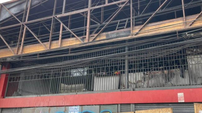 Antofagasta: Incendio en galería habitada por okupas movilizó a Bomberos