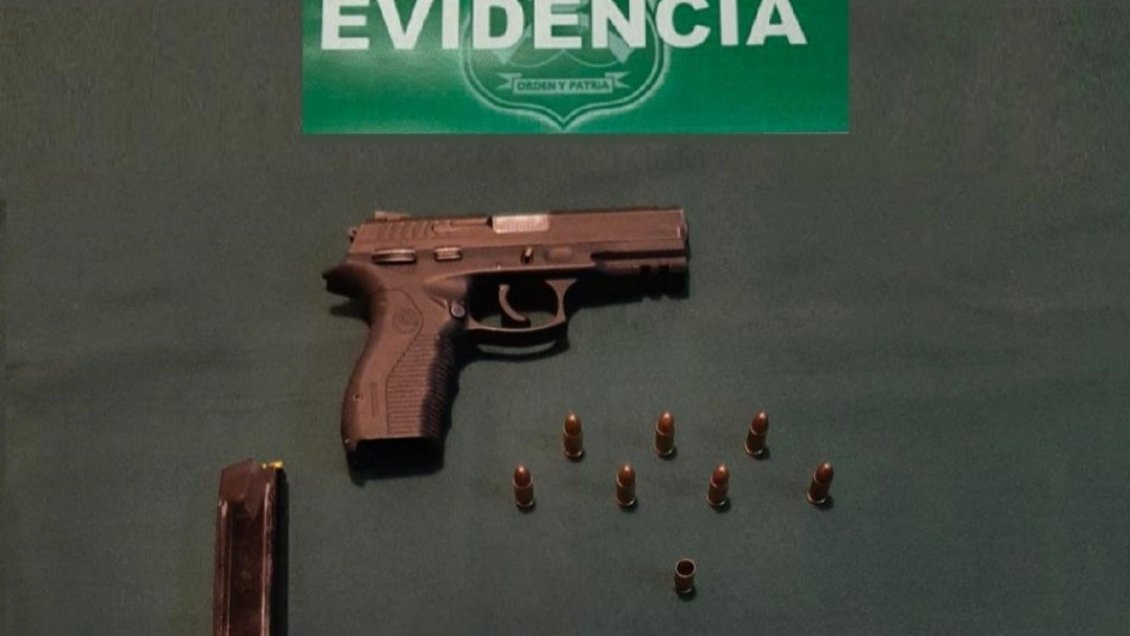 Menor de 15 años fue detenido portando armamento robado en Puente Alto