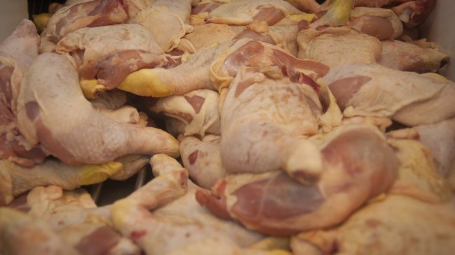 Colusión de los pollos: Sernac demandó a Walmart y SMU para obtener compensaciones  