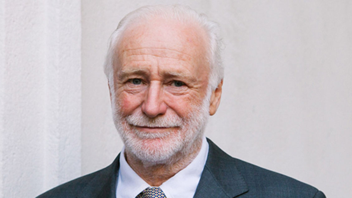 Economista Manuel Riesco celebró avance de los talibanes y se llenó de duras críticas y repudio