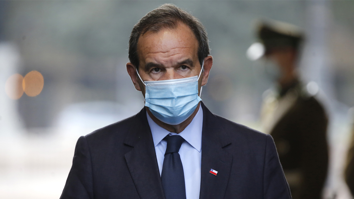 Ministro Allamand: Hermana de estudiante afgana me rogó y dijo 