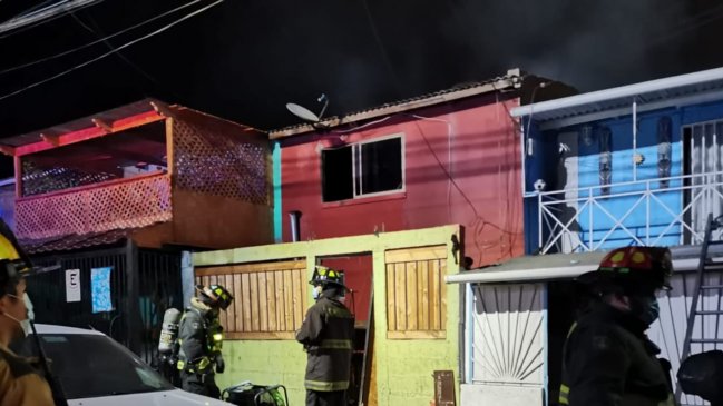 Incendio dejó ocho damnificados en el sector norte de Antofagasta