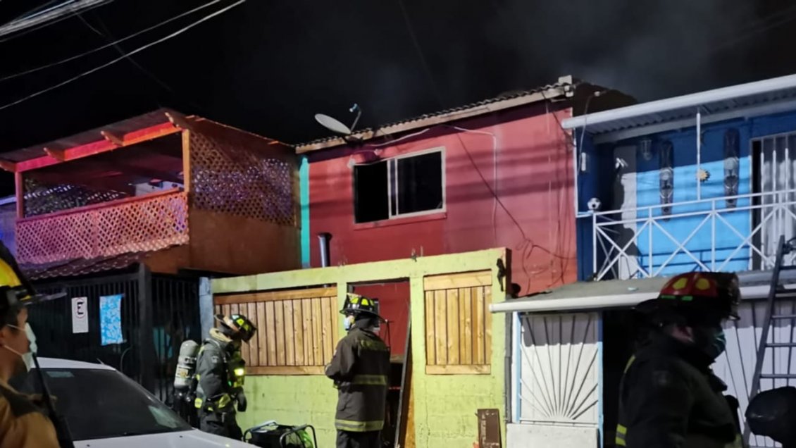Incendio dejó ocho damnificados en el sector norte de Antofagasta