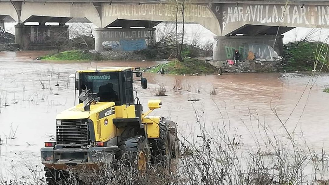 Crecida del Río Rauco obligó el rescate de una persona en situación de calle