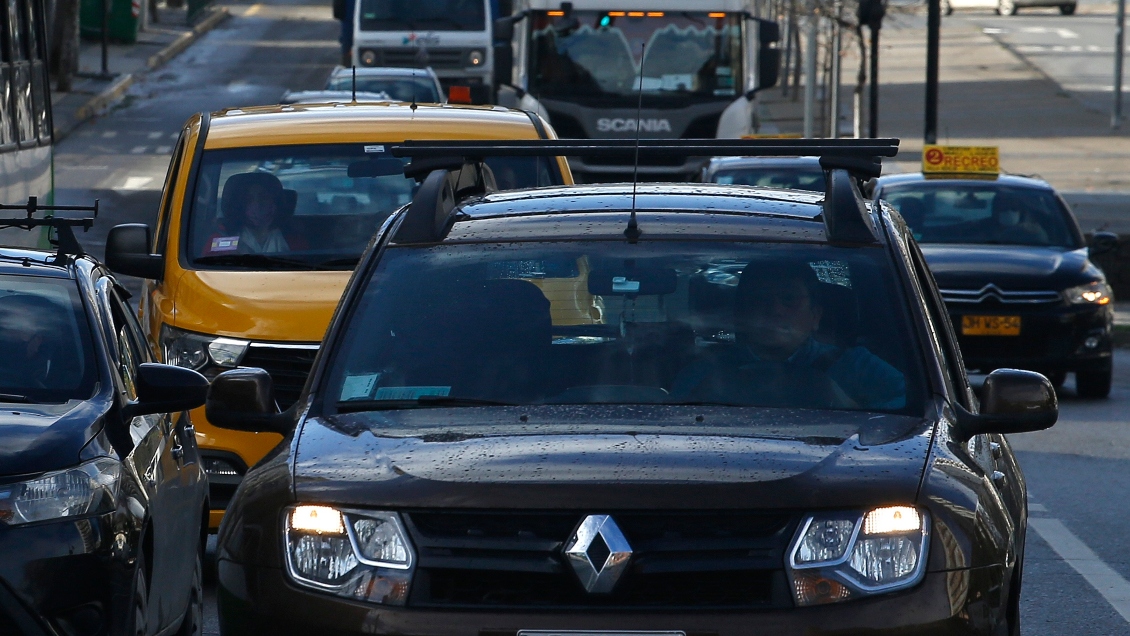 Reparación del alumbrado derribado en Camino a Lonquén provoca alta congestión