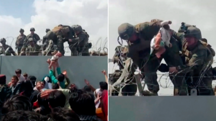 Familias afganas pasan a bebés sobre alambres de púas a soldados