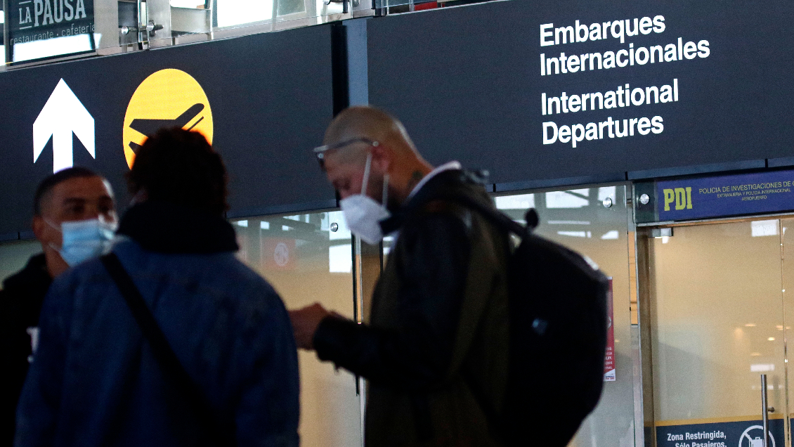 Cambio de tendencia Este año han salido de Chile más extranjeros que