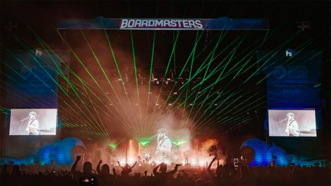 Cerca de cinco mil casos positivos de Covid-19 entre asistentes a festival inglés