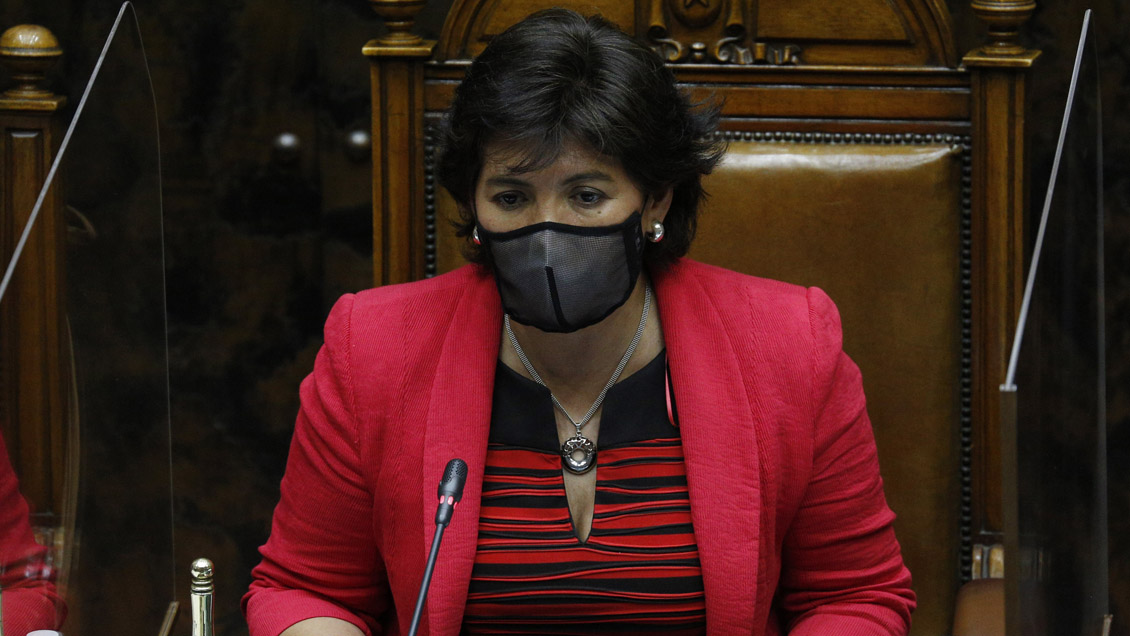 Tras ganar la consulta ciudadana: Yasna Provoste renunció a la presidencia del Senado