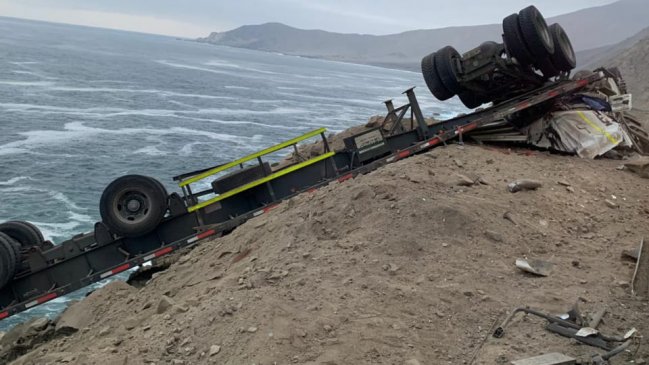 Conductor de camión falleció tras volcar en Tocopilla