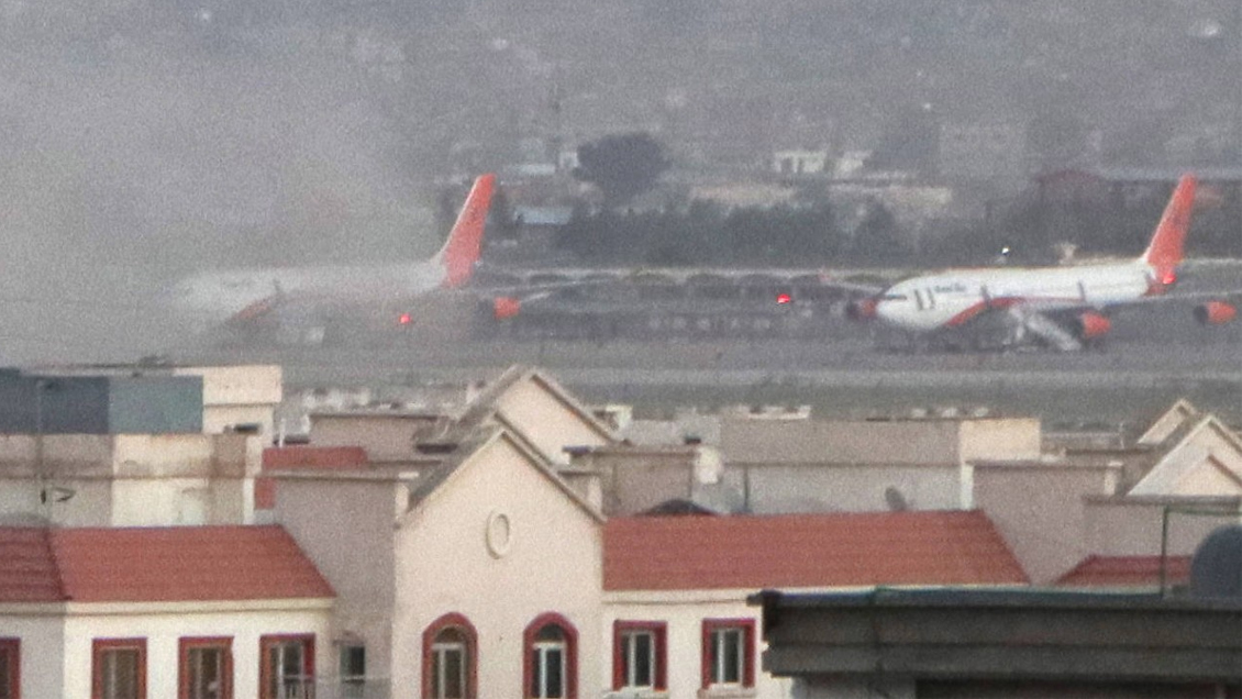 Aumentan a 95 los muertos en el doble atentado en el aeropuerto de Kabul