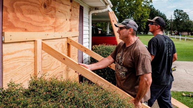 Ida amenaza EE.UU como huracán de categoría cuatro con vientos de 240 km/h