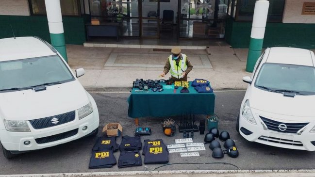 Sujetos fueron detenidos con vehículos robados y artículos idénticos a los utilizados por la PDI