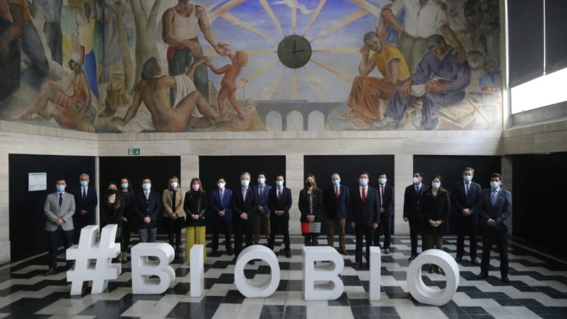 Polémica sesión de gabinete regional del Biobío: Organizaron campaña de Sichel e ingresaron alcohol a quincho de Carabineros