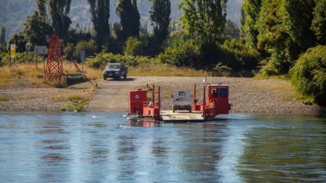 Desconocidos cortaron cadenas de balsa sobre un río en Lumaco