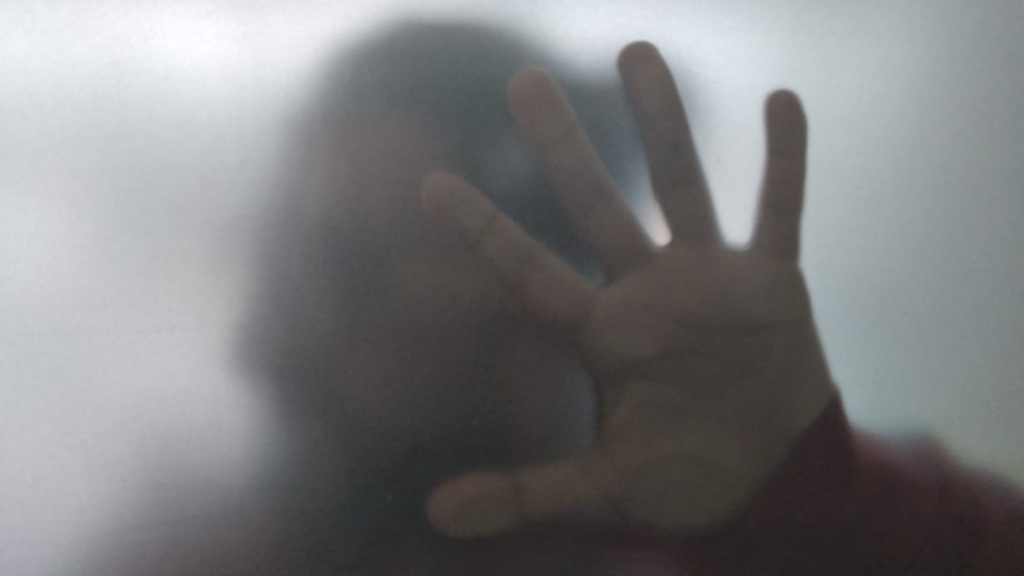 Huella dactilar dejada en una ventana delató a delincuente que entró a robar a una vivienda en Penco