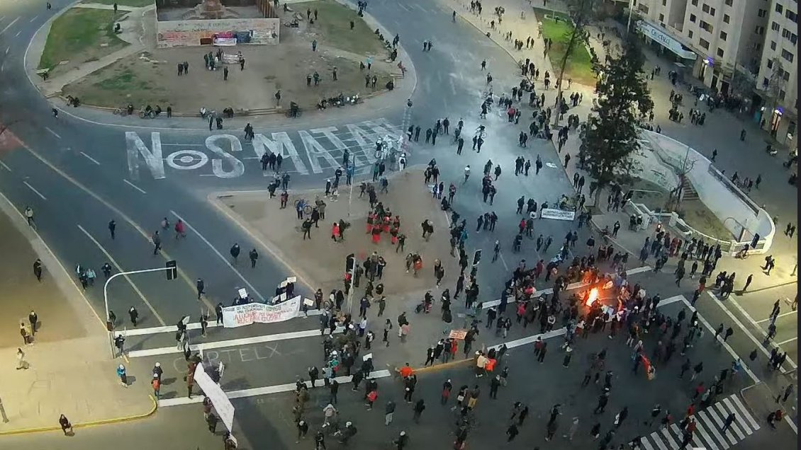 Plaza Italia y alrededores vivieron nuevo viernes de protesta con barricadas
