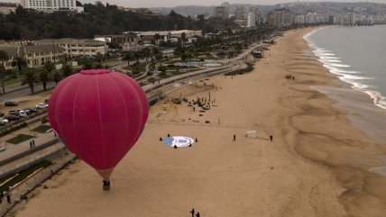   Con un globo aerostático en la playa, Greenpeace exige alternativas al plástico 