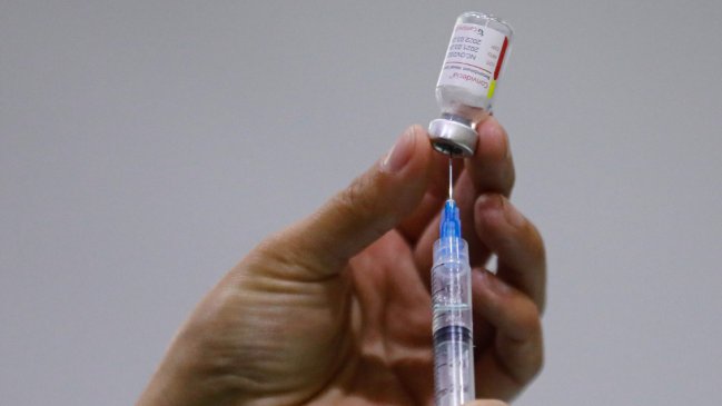 Pediatra aboga por aprobar vacunación contra el Covid-19 en niños: Efectos secundarios son menores