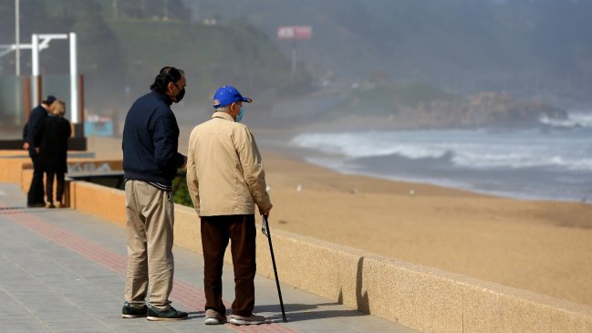Expectativa de vida cae casi un año tras el azote de la pandemia en Chile